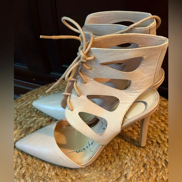 Jessica Simpson Heels - Picture 2 of 6